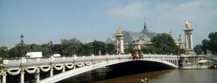 アレクサンドル3世橋 is one of Paris / Sightseeing.