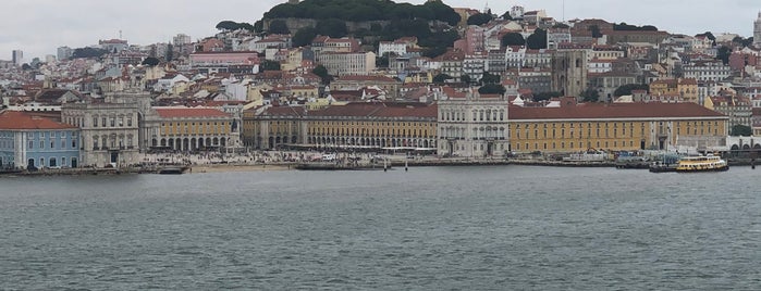 Praça Europa is one of Lieux qui ont plu à Erika Rae.