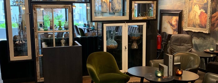 Hotel Motel One Amsterdam-Waterlooplein is one of Locais curtidos por Vanessa.