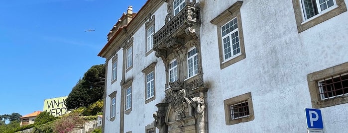 Palácio das Sereias is one of Porto.