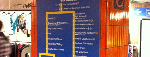 RER Invalides [C] is one of Locais curtidos por Ana Beatriz.