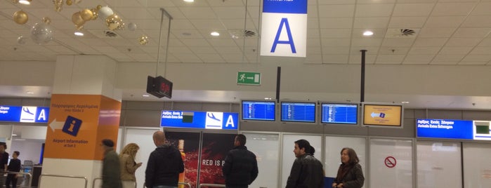 Arrivals Hall A (Extra Schengen) is one of Posti che sono piaciuti a Costas.