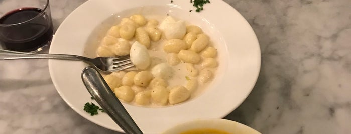 Macchina Pasta Bar is one of Vitalyさんのお気に入りスポット.