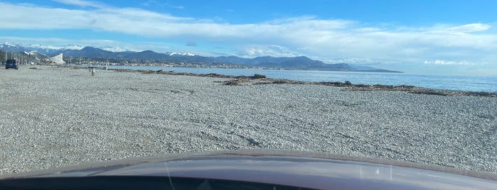 Plage d’Antibes/Biot is one of france2.