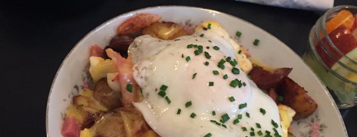 Les Empoteuses is one of Montreal brunchs.