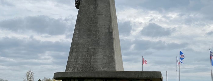 Belgrade Centennial Memorial World's Largest Crow is one of Quirky Landmarks USA.