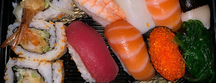 Sushi Hub is one of Michaelさんのお気に入りスポット.