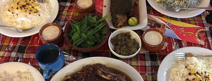Chaasht Traditional Restaurant | رستوران سنتى چاشت is one of Azzzi'nin Beğendiği Mekanlar.