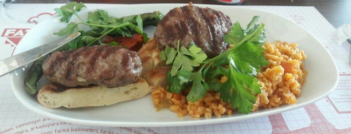 faruk bey cağ kebap iskender pide et is one of Lieux qui ont plu à Hasan.