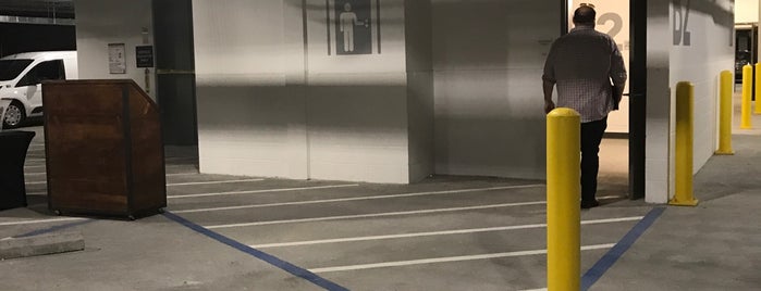 6x6 SF Parking Garage is one of สถานที่ที่ Rex ถูกใจ.
