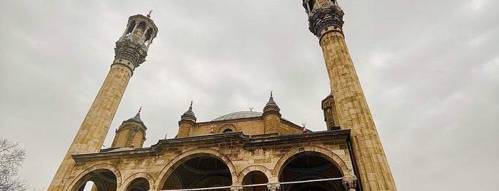 Aziziye Camii is one of Tempat yang Disukai Esra.