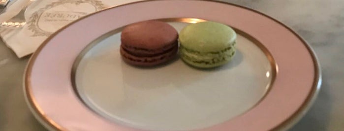 Ladurée is one of Esraさんのお気に入りスポット.