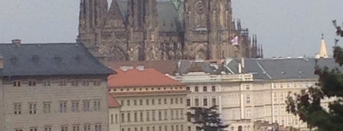 Prague Castle is one of Prague must see in 48hrs.