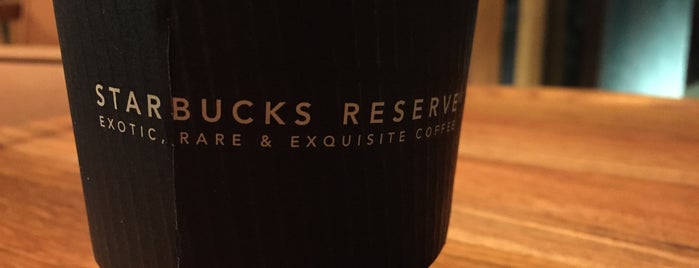 Starbucks Reserve is one of Lieux qui ont plu à Paco.