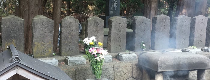 19 graves of Byakko-tai members is one of Tempat yang Disukai ジャック.