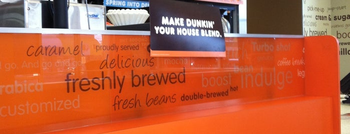Dunkin' is one of Lugares favoritos de Grant.