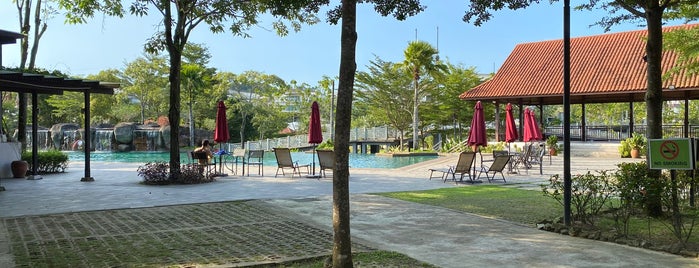 Swimming Pool Cahaya SPK ClubHouse is one of สถานที่ที่บันทึกไว้ของ Crystal.