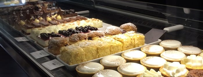 Vrékos pastry is one of Lugares favoritos de ᴡ.