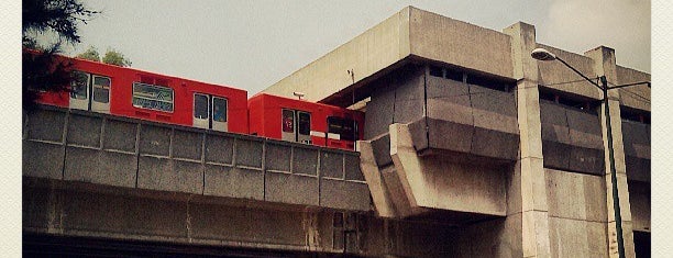 Metro Velódromo (Línea 9) is one of Tempat yang Disukai R.