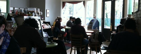 Green Line Cafe is one of Tempat yang Disukai Joshua.