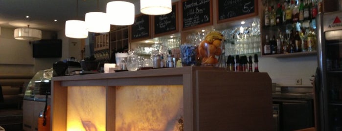Rubens Coffee Lounge is one of สถานที่ที่บันทึกไว้ของ Berlinow.