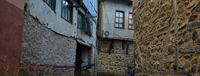Cumalıkızık is one of Orte, die Sina gefallen.