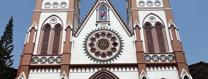 Basilica of the Sacred Heart of Jesus is one of Pondy.