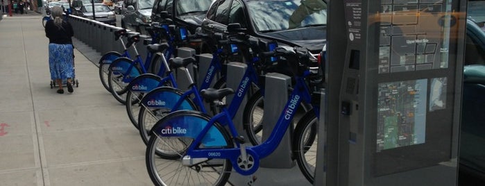 Citi Bike Station is one of Favoritos.