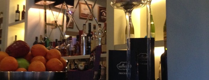 Gallery Espresso & Wine Bar is one of Lugares favoritos de Pete.