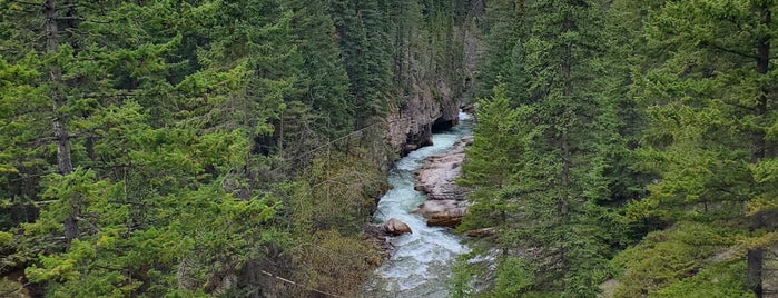 Maligne Canyon is one of Canada.
