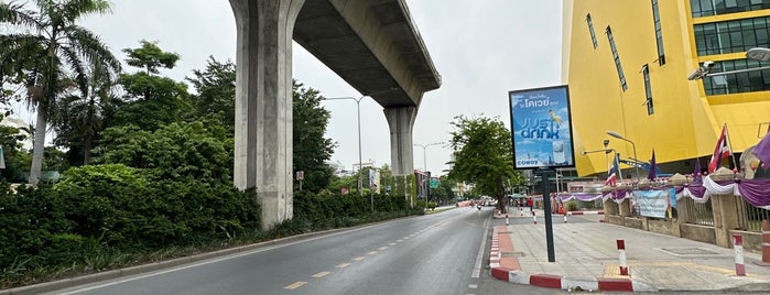 Rama I Road is one of ถนน (Road).