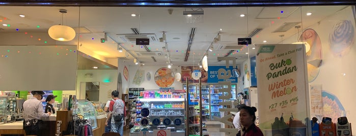FamilyMart is one of Chieさんのお気に入りスポット.