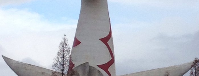 Tower of the Sun is one of パブリックアート 大阪.