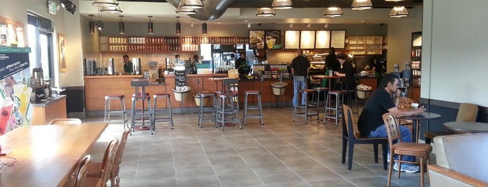 Starbucks is one of Orte, die Janine gefallen.