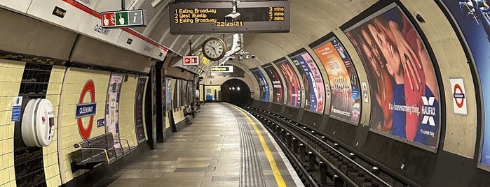 Queensway London Underground Station is one of Adrian : понравившиеся места.