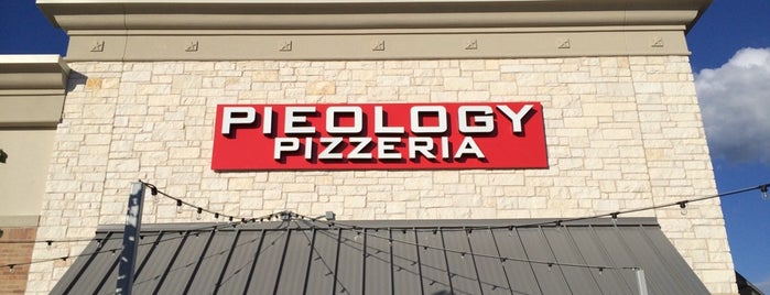 Pieology Pizzeria is one of Tempat yang Disukai Greg.