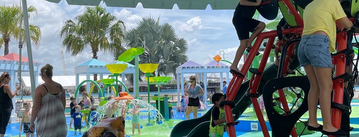 Splash Pad at The Florida Aquarium is one of Tempat yang Disukai Justin.