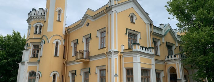 Львовский дворец is one of 🏰 Усадьбы Л.О..