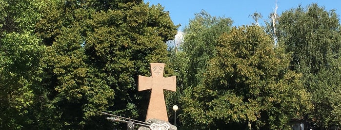 Пам’ятник загиблим українським козакам / Monument to died Ukrainian Cossacks is one of Orte, die Андрей gefallen.