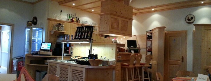 Sportrestaurant Neuwirtshaus is one of Lugares favoritos de Petra.