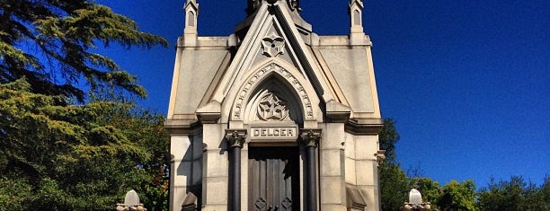 Mountain View Cemetery is one of Oakland.