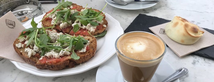 Forn Les Escales is one of Cafeterías postres.