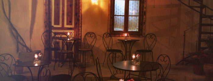 Μαγική Αυλή is one of Athens Vintage and Retro Cafes and Bars.