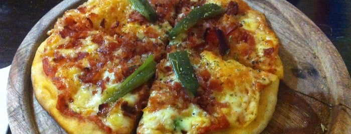 La Re Pizza is one of สถานที่ที่บันทึกไว้ของ Emilio.