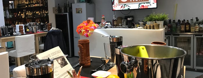 Cocktail Shop is one of Moiraさんのお気に入りスポット.