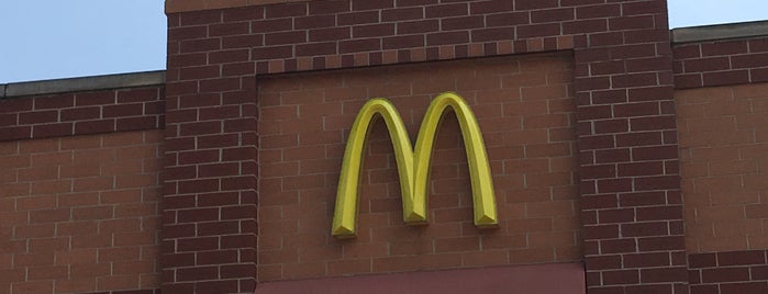McDonald's is one of Lieux qui ont plu à Dan.