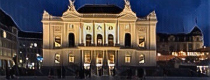 opera house is one of Locais curtidos por Nikos.