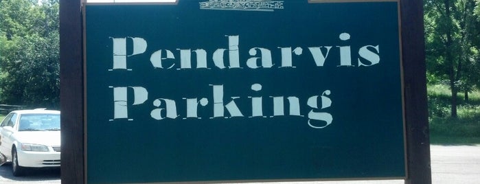 Pendarvis Parking is one of Locais curtidos por MidKnightStalkr.