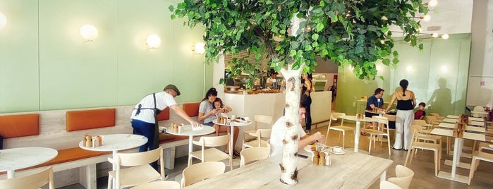 Birch Cafe & Bakery is one of Coffee & Dessert & Books | Kahve & Tatlı ☕️🍮🍫📚.