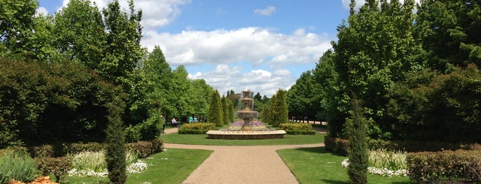 Regent's Park is one of London.